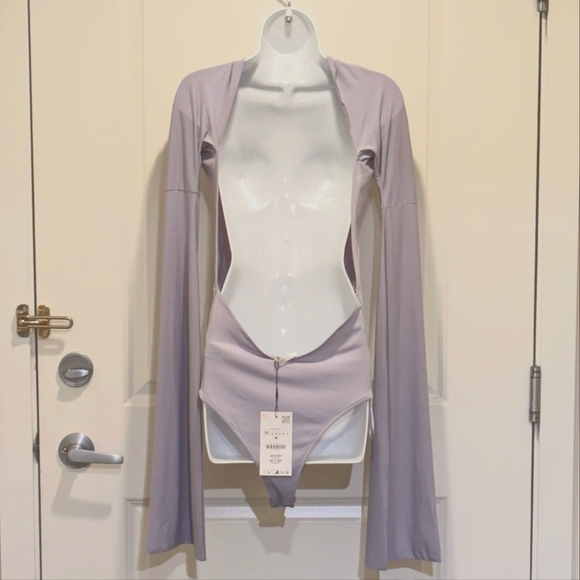 3/$30 NWT Zara M Bell Sleeve Fairycore Drape Collar Backless Grey Bodysuit - Picture 4 of 5
